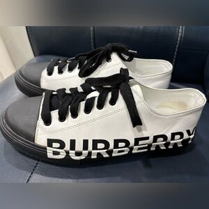 Burberry Larkhall Low-Top Leather Sneakers